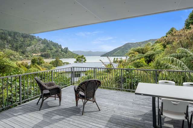 Welcome to your Dream Home in Whatamango Bay