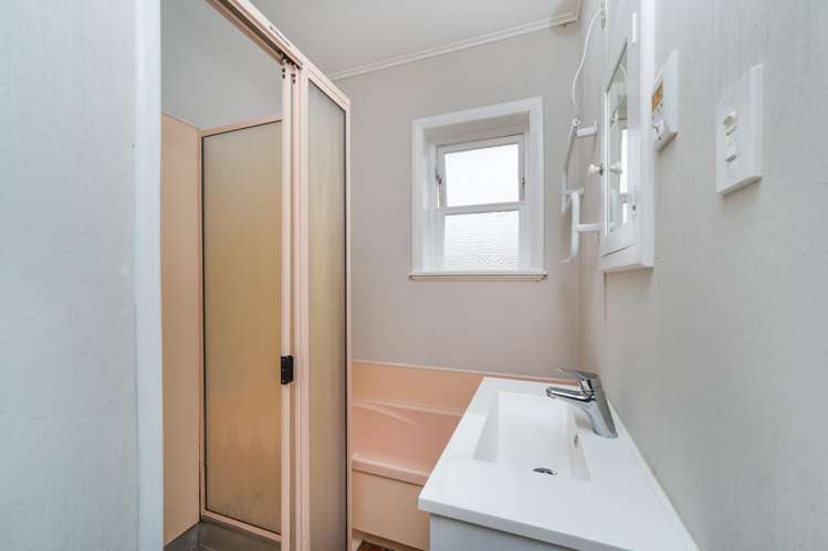 121 Savage Crescent West End_10