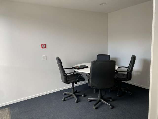 Unit 19 at 15 Earthmover Crescent Burbush_2