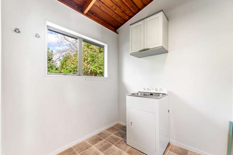 16 Dobell Road Stanmore Bay_16
