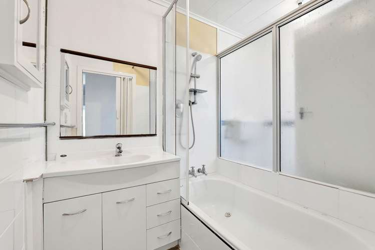 2/341 Devon Street West New Plymouth_11