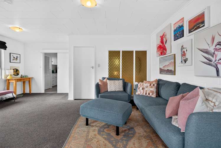 8 Cyril Way Paparangi_7