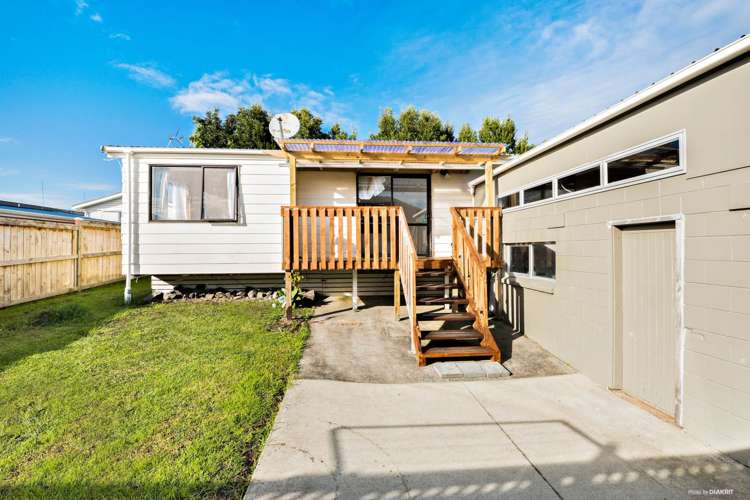 61 Sylvan Crescent Te Atatu South_16