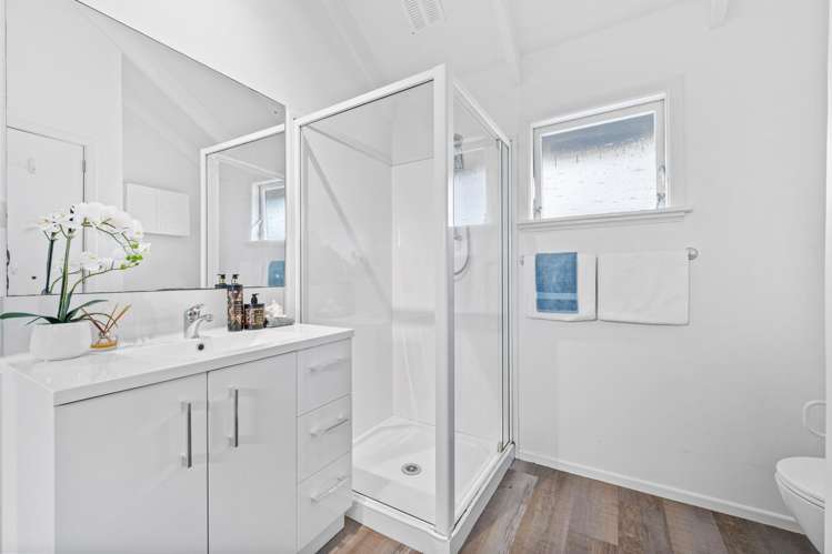 136 Tiroroa Avenue Te Atatu South_9