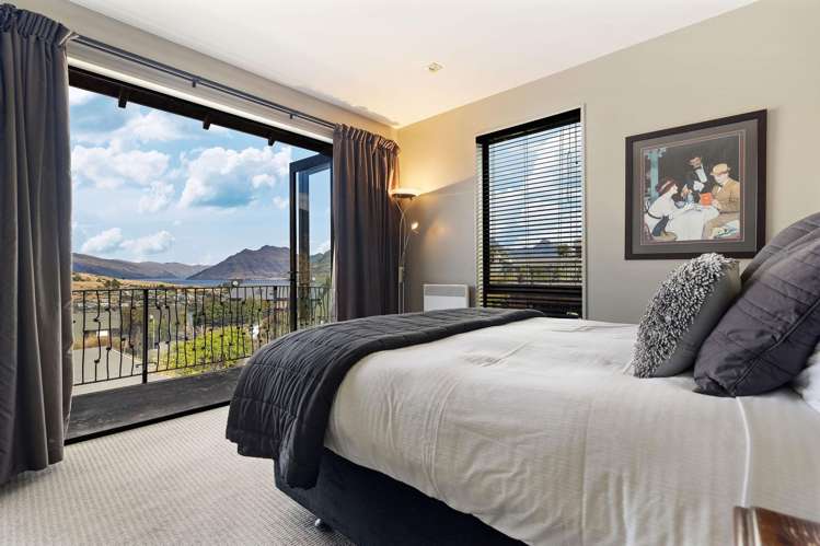 1 Goldleaf Hill Queenstown_12