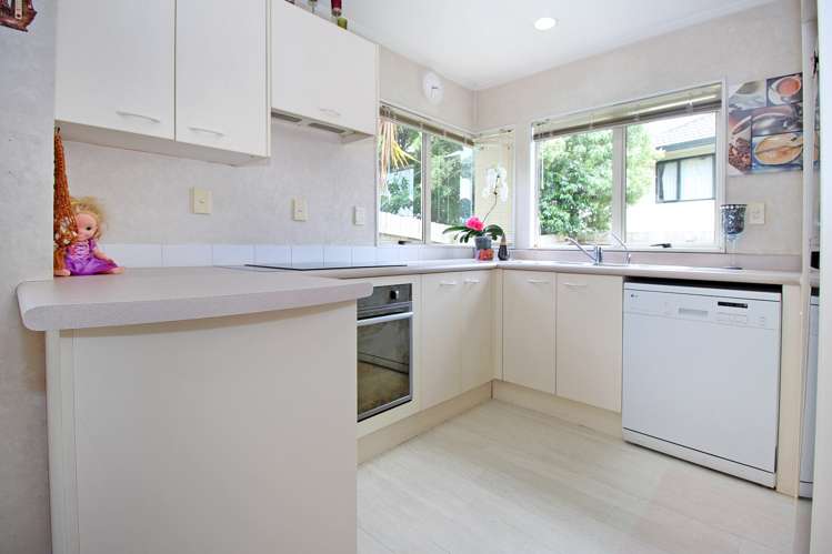 2/5 Juvena Place Clover Park_2