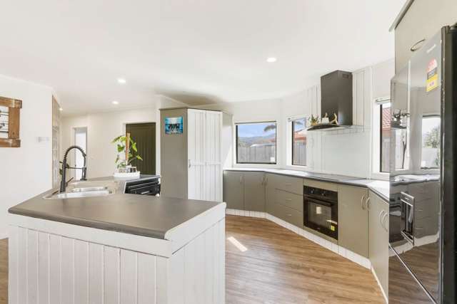 1162 East Coast Road Whakatiwai_4