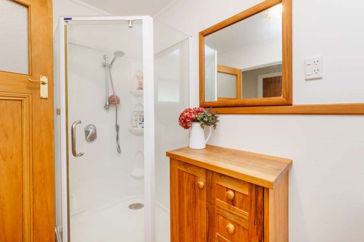 828 Colyton Road Bunnythorpe_21