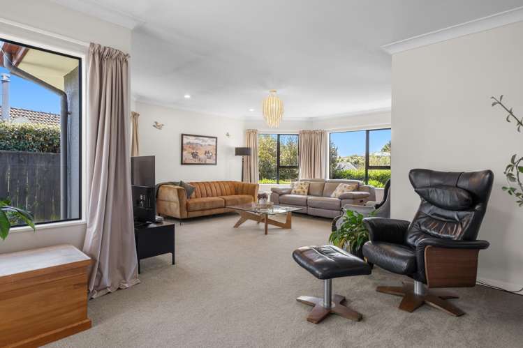 49 Olympus Way Richmond_14