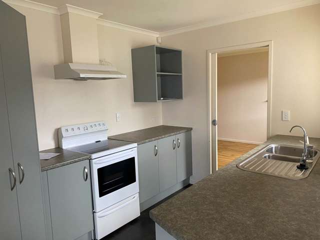 4/8 Village Place Tuakau_1