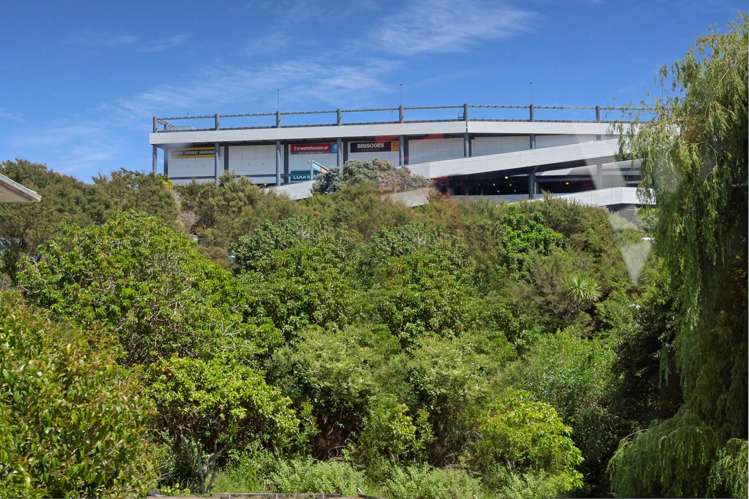 2/14 Downing Street Glenfield_25