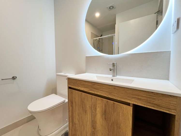 12/9 Aeroview Drive 1603_9