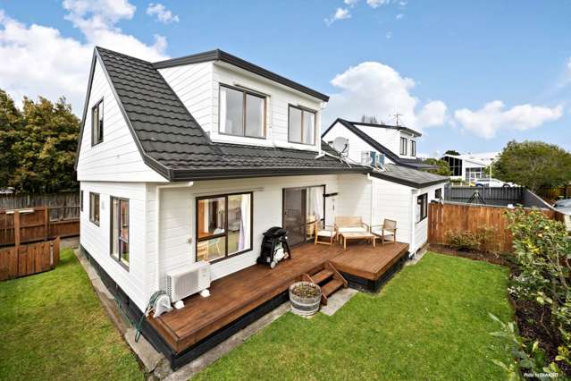 Step into Effortless Comfort & Easy Living