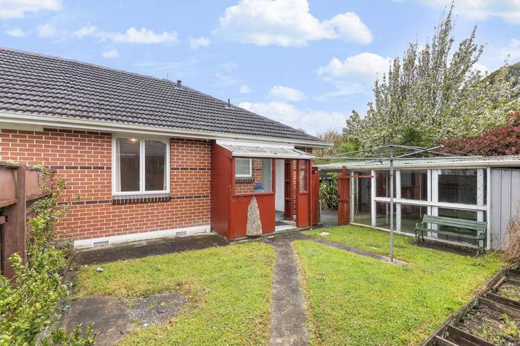 1/1 Gard Street Silverstream_13