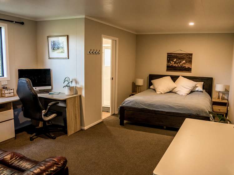 426 North Road Chatham Island_13