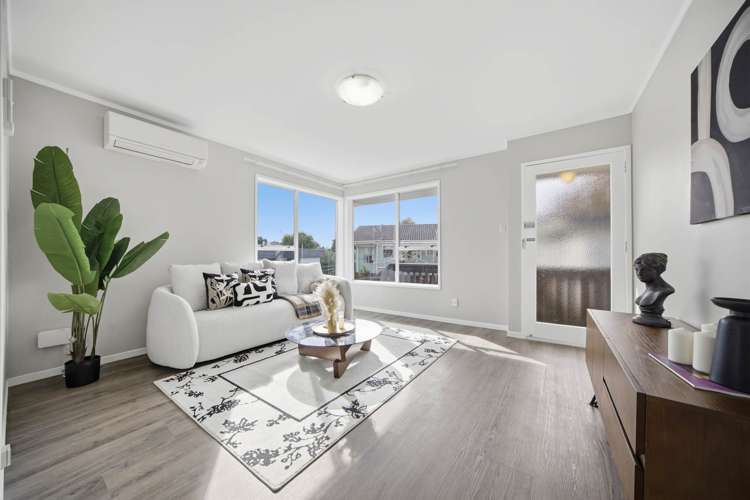 2/82 Moore Street Hillcrest_3