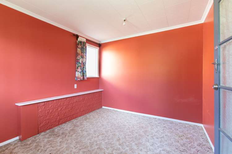 82 Guy Street Dannevirke_17