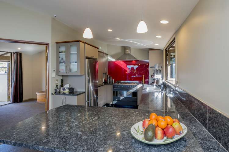 16 Karaka Grove Raumati Beach_5