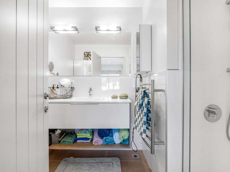 5 Eaves Bush Parade Orewa_9