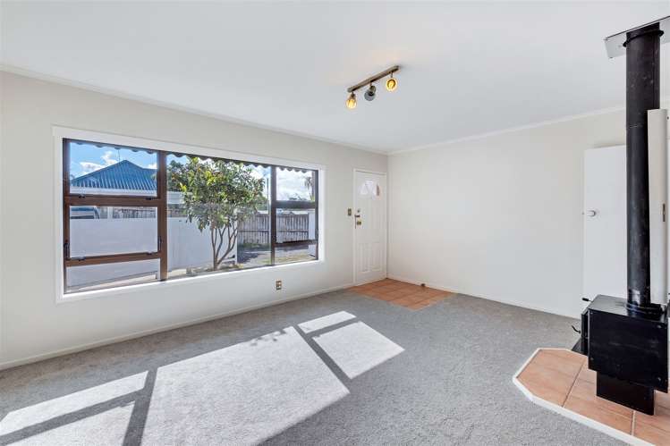 2/115 Mcleod Road Te Atatu South_5