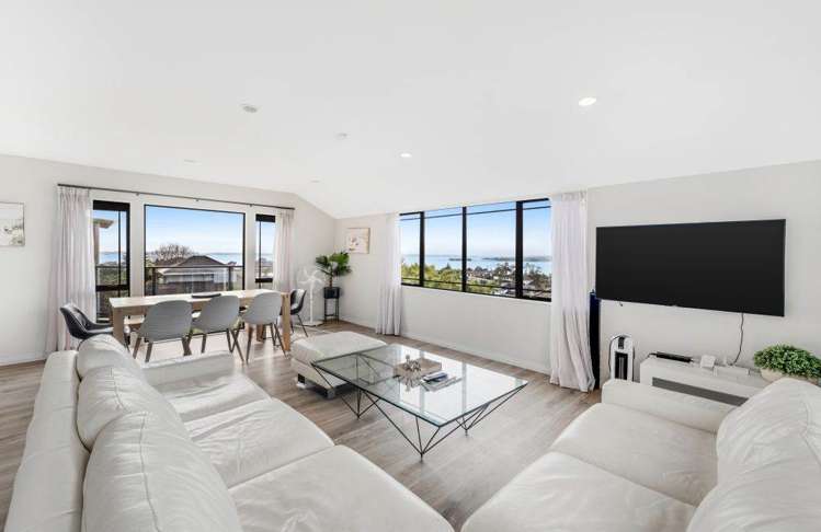 10 Beach Road Mellons Bay_5