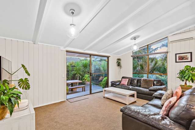 2/12 Westbourne Road Murrays Bay_2