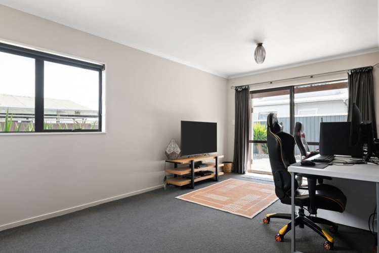 2/10 Chisnall Street Stoke_24