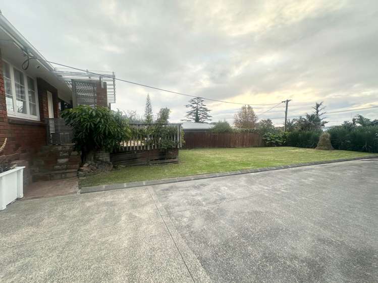 12 Amberley Avenue Te Atatu South_19
