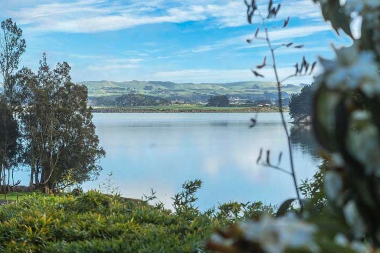 82 Waitangi Falls Road Glenbrook_2