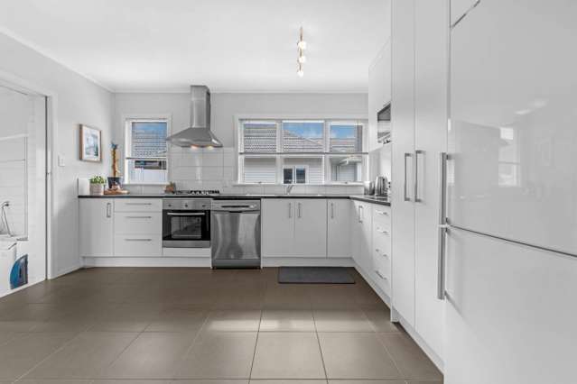 Road frontage, Spacious & Convenient!