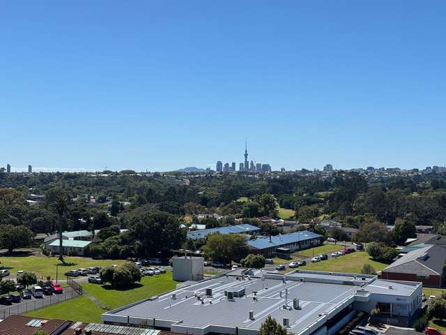 Close to Pt Chev beach and motorways
