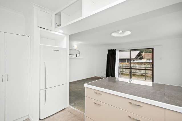 8b Weymouth Grove Wainuiomata_2