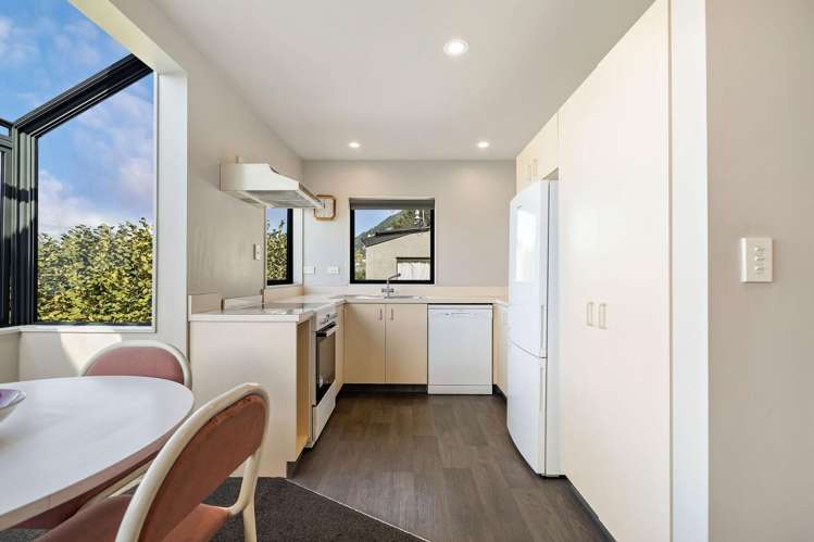 18a Cameron Place Fernhill/Sunshine Bay_4