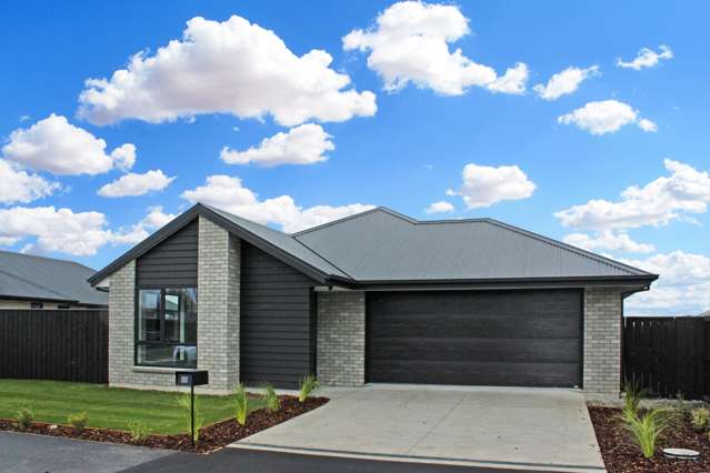 Brand New Spacious Four Bedroom Home In Rolleston