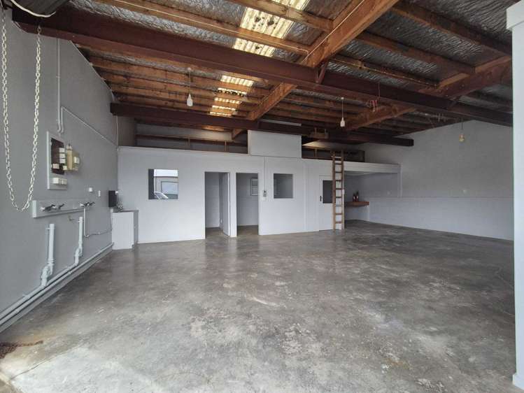 2/29 Broken Hill Road Kenepuru_5