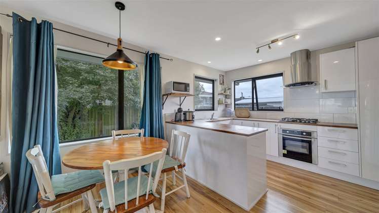 35 Avro Crescent Hornby_3