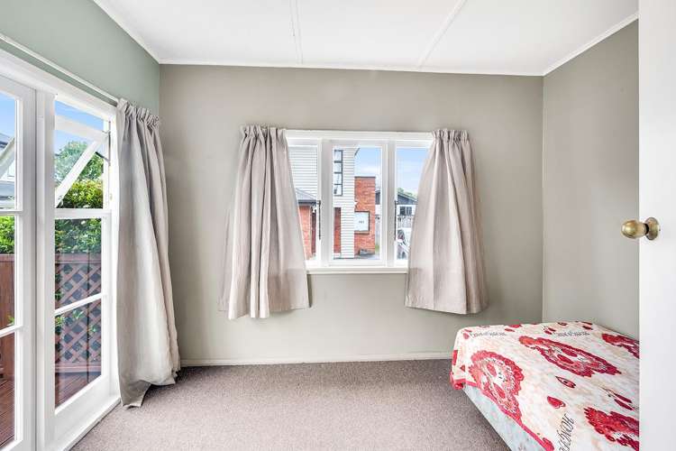 221 Fox Street Hamilton East_7