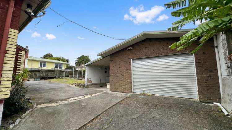 3 Valdale Road 11401_12