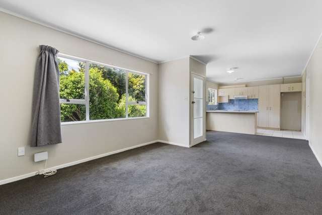 2/52 Te Kanawa Crescent Henderson_3