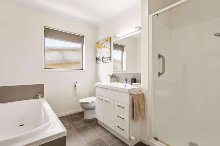 2 Austen Way Hairini_10