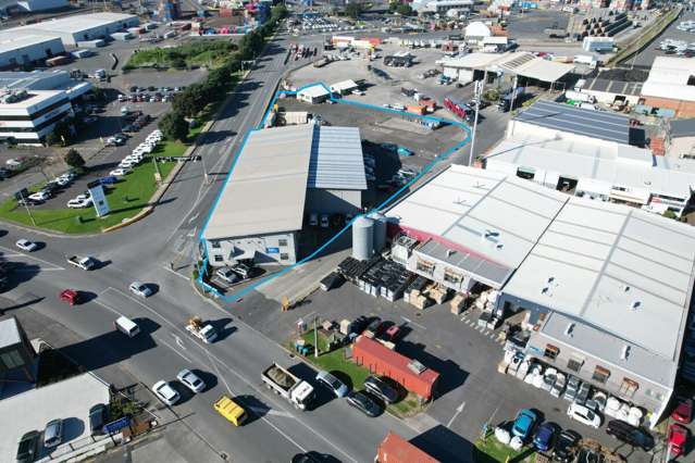 1,194m&sup2; Warehouse with Large Yard