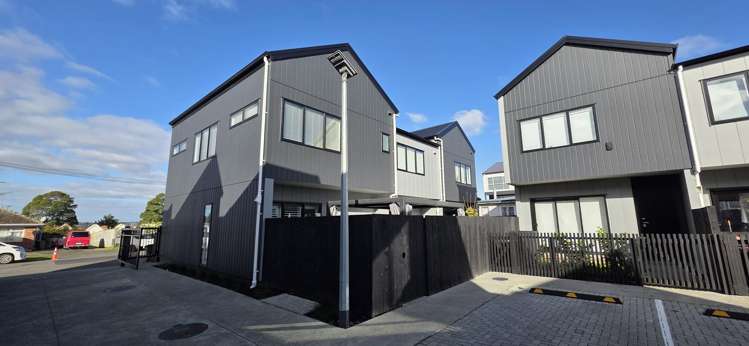 1/1 Holland Avenue Point England_32