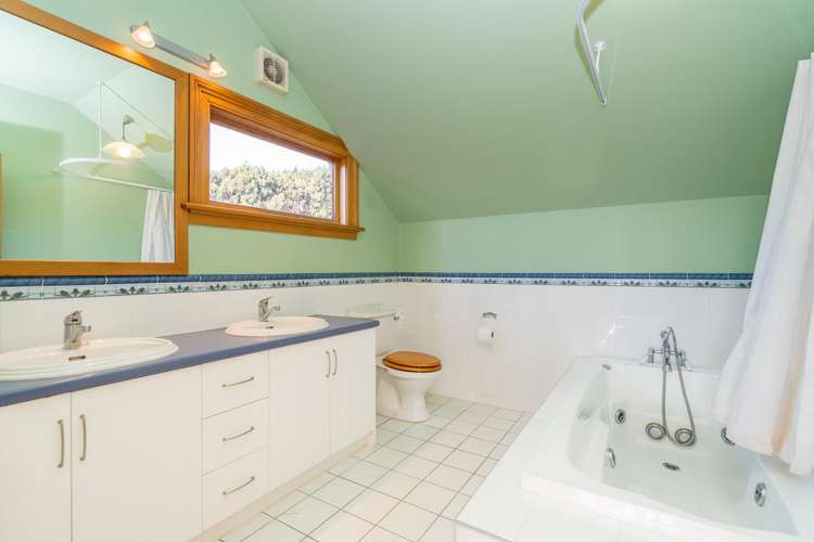 13 Waikana Street Broad Bay_12