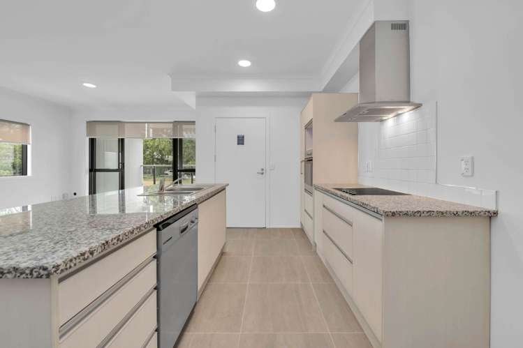 22/11 Carlos Drive Flat Bush_12