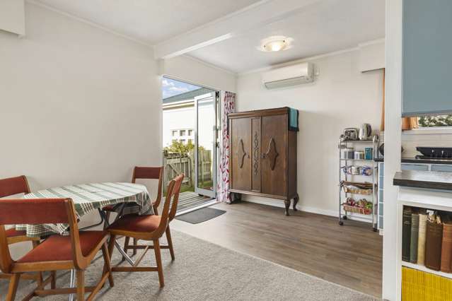 2/115 Queens Drive Lyall Bay_4