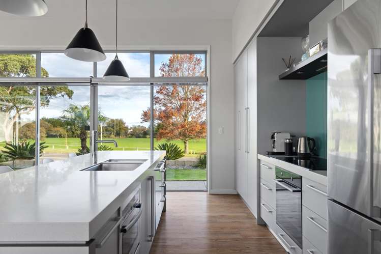 1 Charteris Rise Riverdale_4