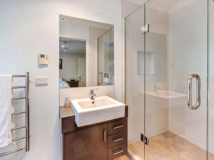 5 Seymour Road Mellons Bay_16