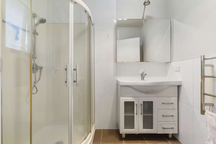 101 Oaktree Avenue Browns Bay_15