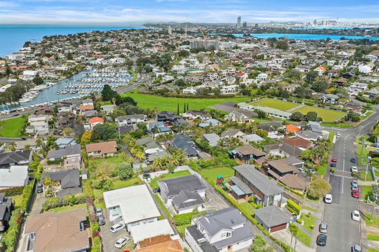 13 Seaview Road Castor Bay_29