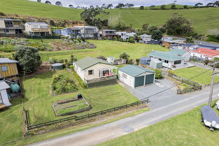 8 Hugh Barron Way Whananaki_19